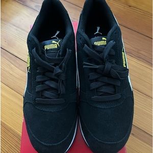 Puma Softfoam kids shoes size 5. New in box.